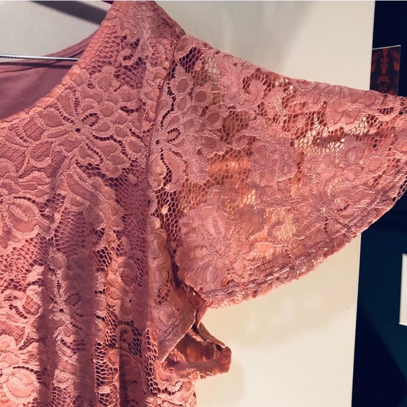 Flutter sleeve lace dress - Picture 5 of 12